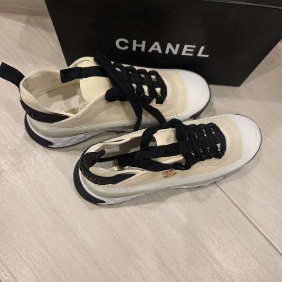 CHANEL Cream, White & Black CC Logo Platform Sneakers - Picture 2 of 3